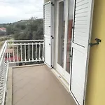 Apartment Apartments With A Parking Space Grebastica, Sibenik - 4882 Baselovici