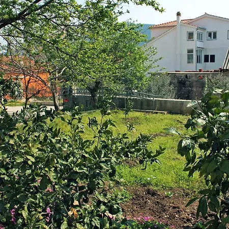 Apartments With A Parking Space Grebastica, Sibenik - 4882 Apartment Baselovici