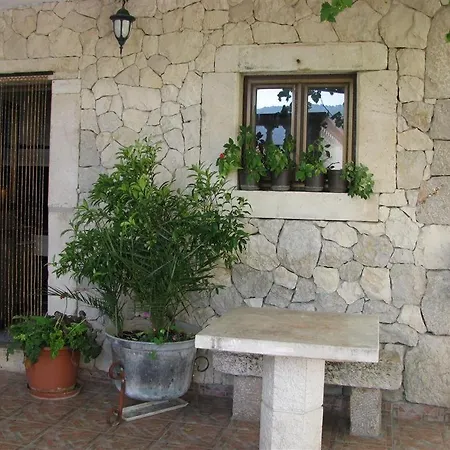 Apartments With A Parking Space Grebastica, Sibenik - 4882 Baselovici