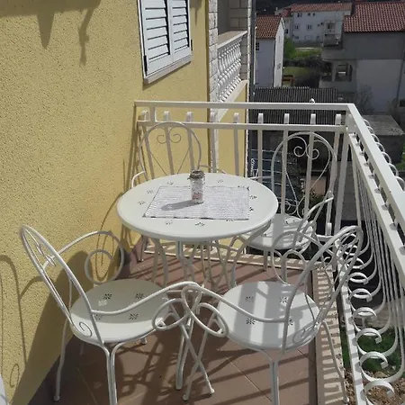 Apartman Apartments With A Parking Space Grebastica, Sibenik - 4882 Baselovici