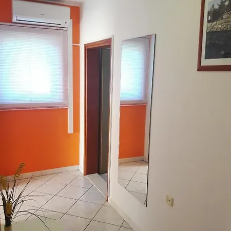 Apartman Apartments With A Parking Space Grebastica, Sibenik - 4882 Baselovici