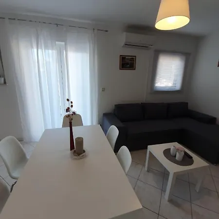Apartments With A Parking Space Grebastica, Sibenik - 4882 Apartment Baselovici