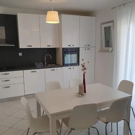 Apartments With A Parking Space Grebastica, Sibenik - 4882 * Baselovici