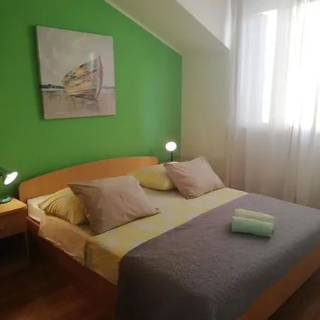 Apartments With A Parking Space Grebastica, Sibenik - 4882 * Baselovici