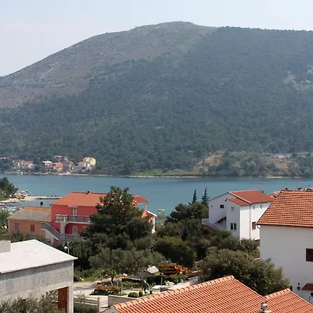 Apartments With A Parking Space Grebastica, Sibenik - 4882 Baselovici